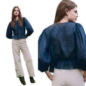 NEW The Great. Daze Crew Neckline Smocked Blouson Sleeve Blouse Blue Size: M